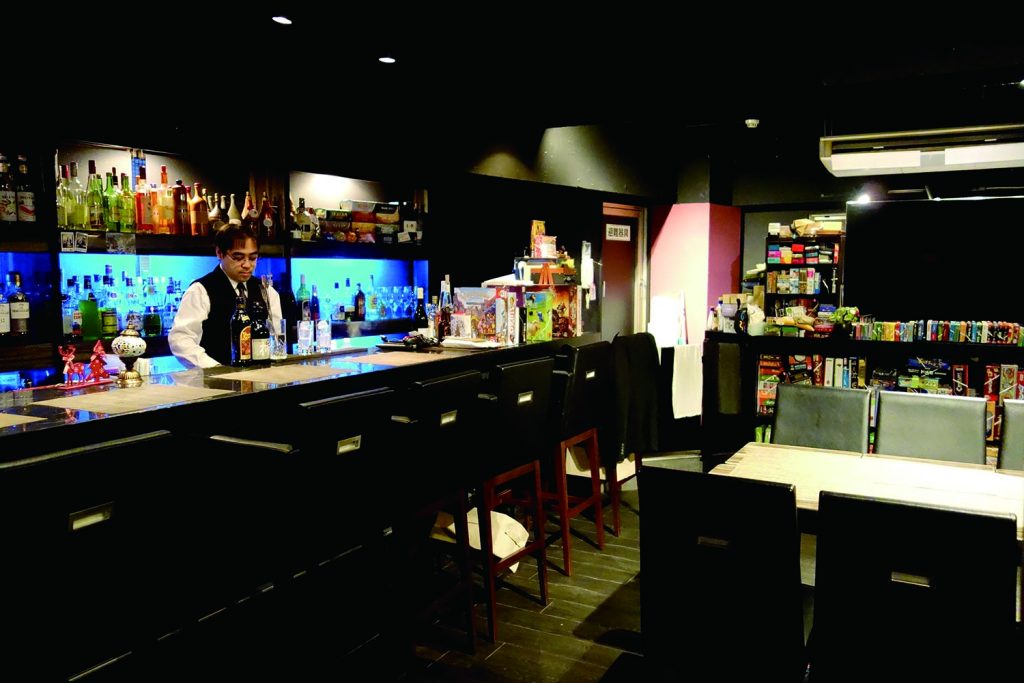 シックな空間で世界中のゲームが楽しめるゲームバー「Gamebar Gluck」