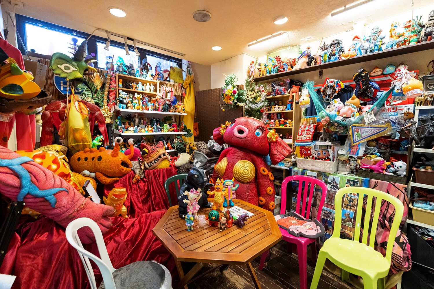 中野 大怪獣サロン 店内