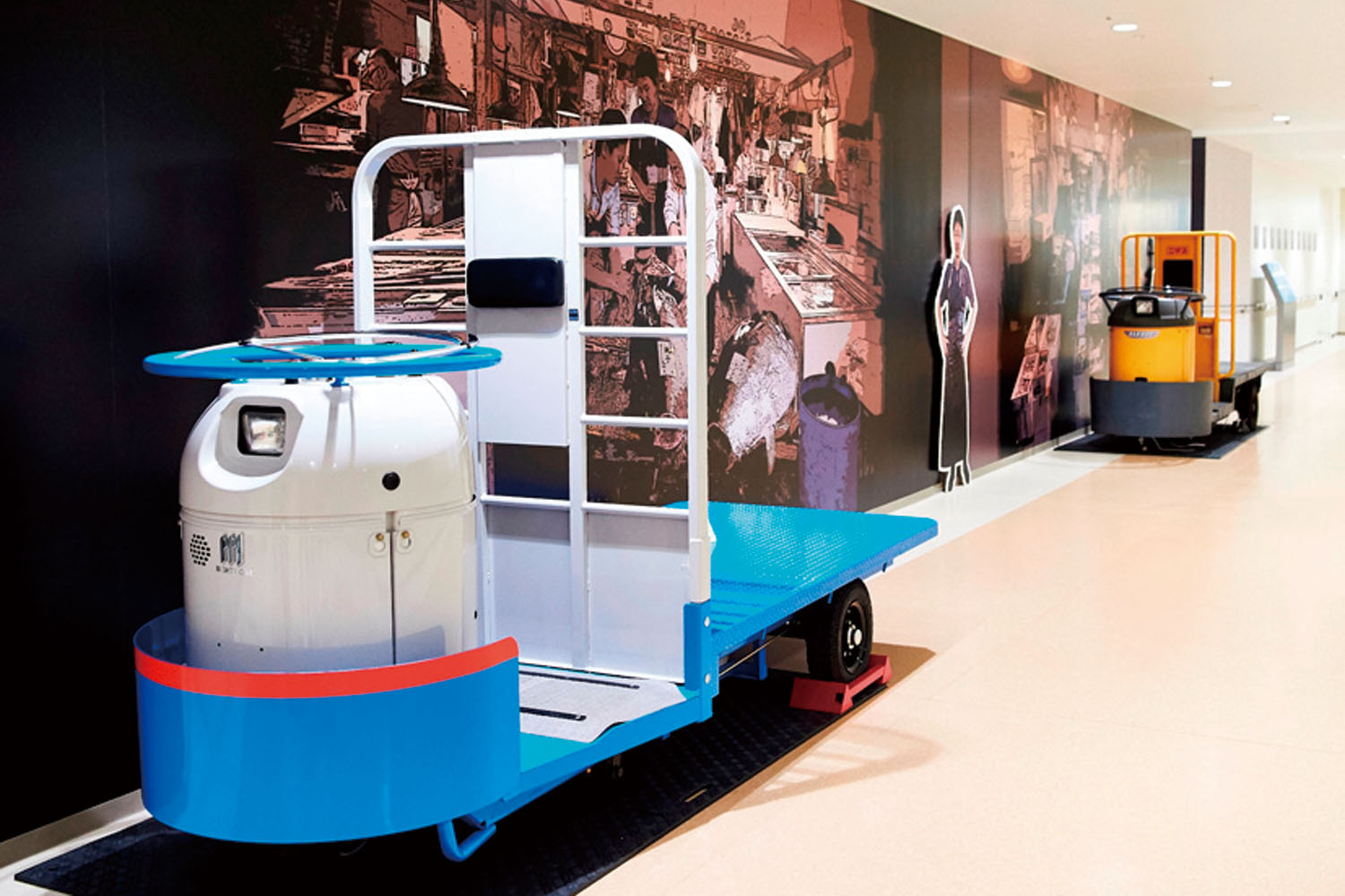 豊洲市場 見学コース ターレ