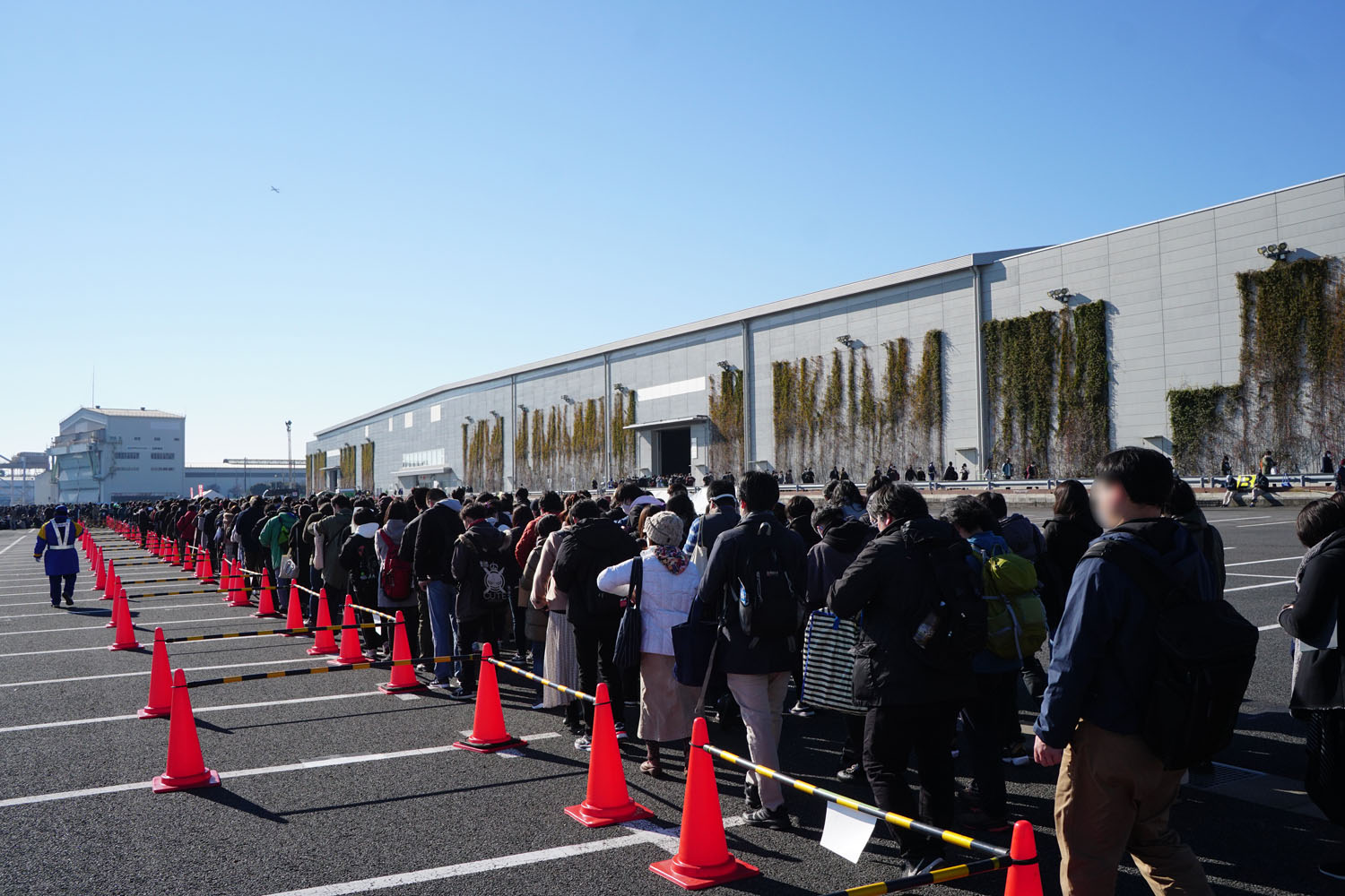 C100 コミケ 東駐車場 待機列