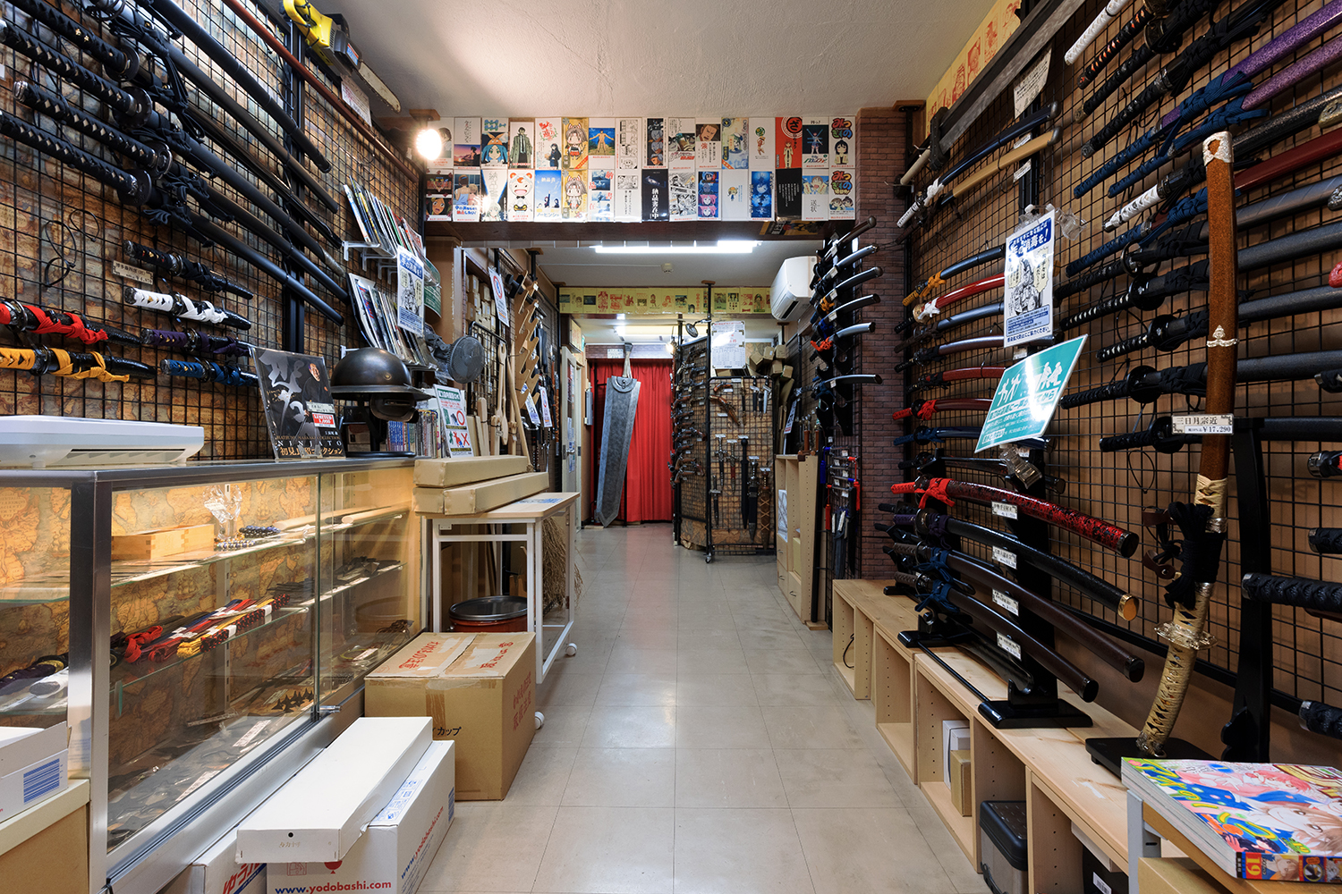 武装商店 内観2