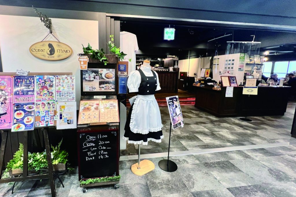 落ち着いた老舗「キュアメイドカフェ」で本格紅茶を召し上がれ