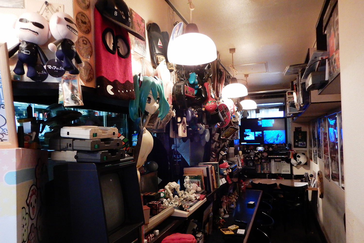 GAMES BAR A-Button 内観