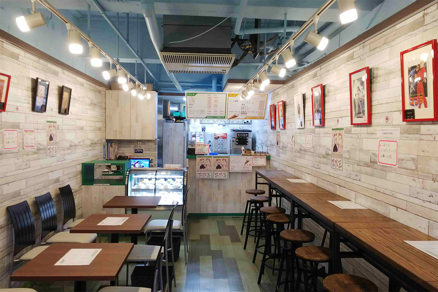 ギャラリーカフェΩ 内観