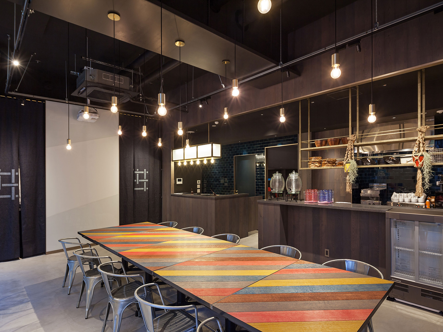 ホテル+ホステル東京秋葉原 ラウンジ