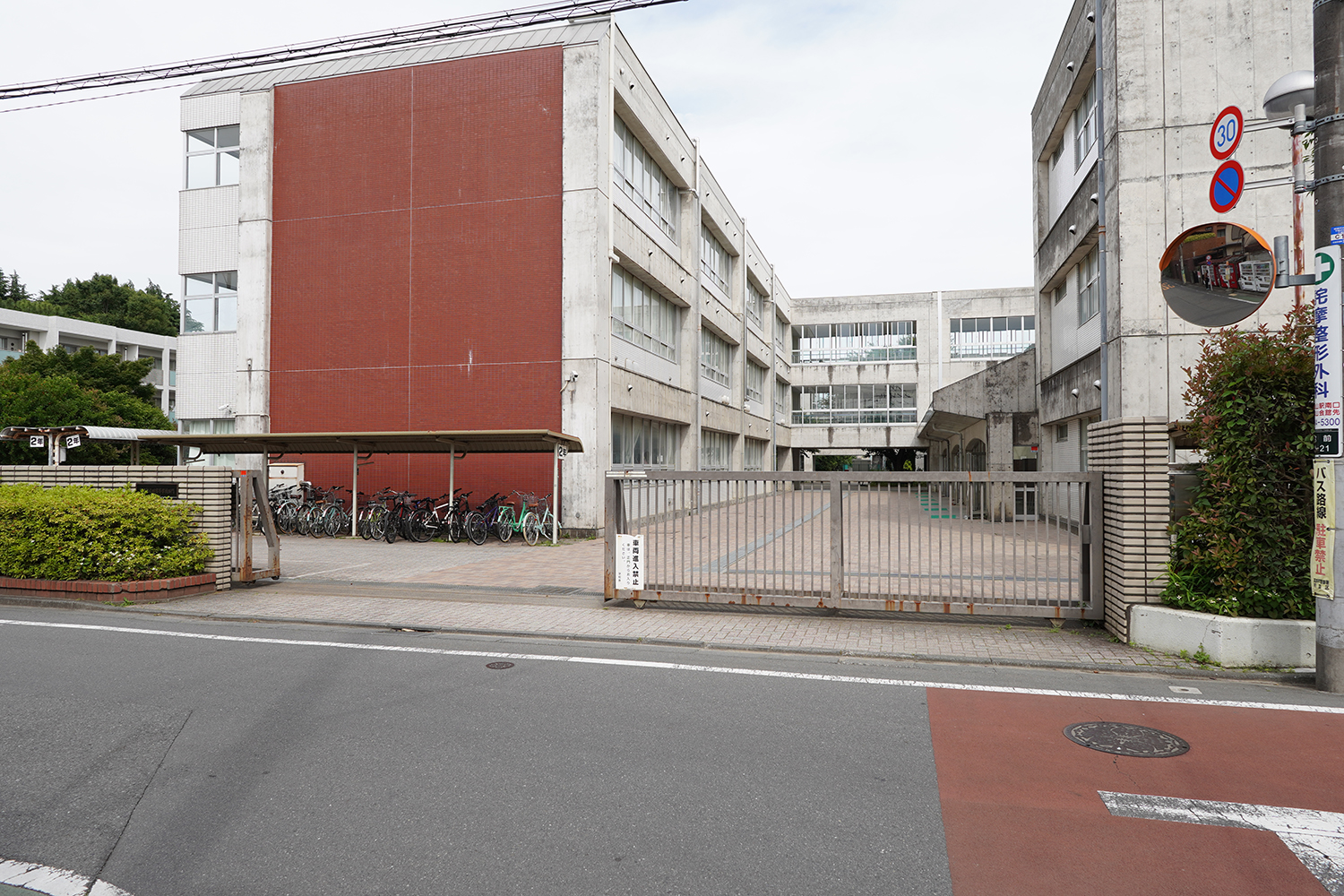 聖地 スキップとローファー 都立西高等学校