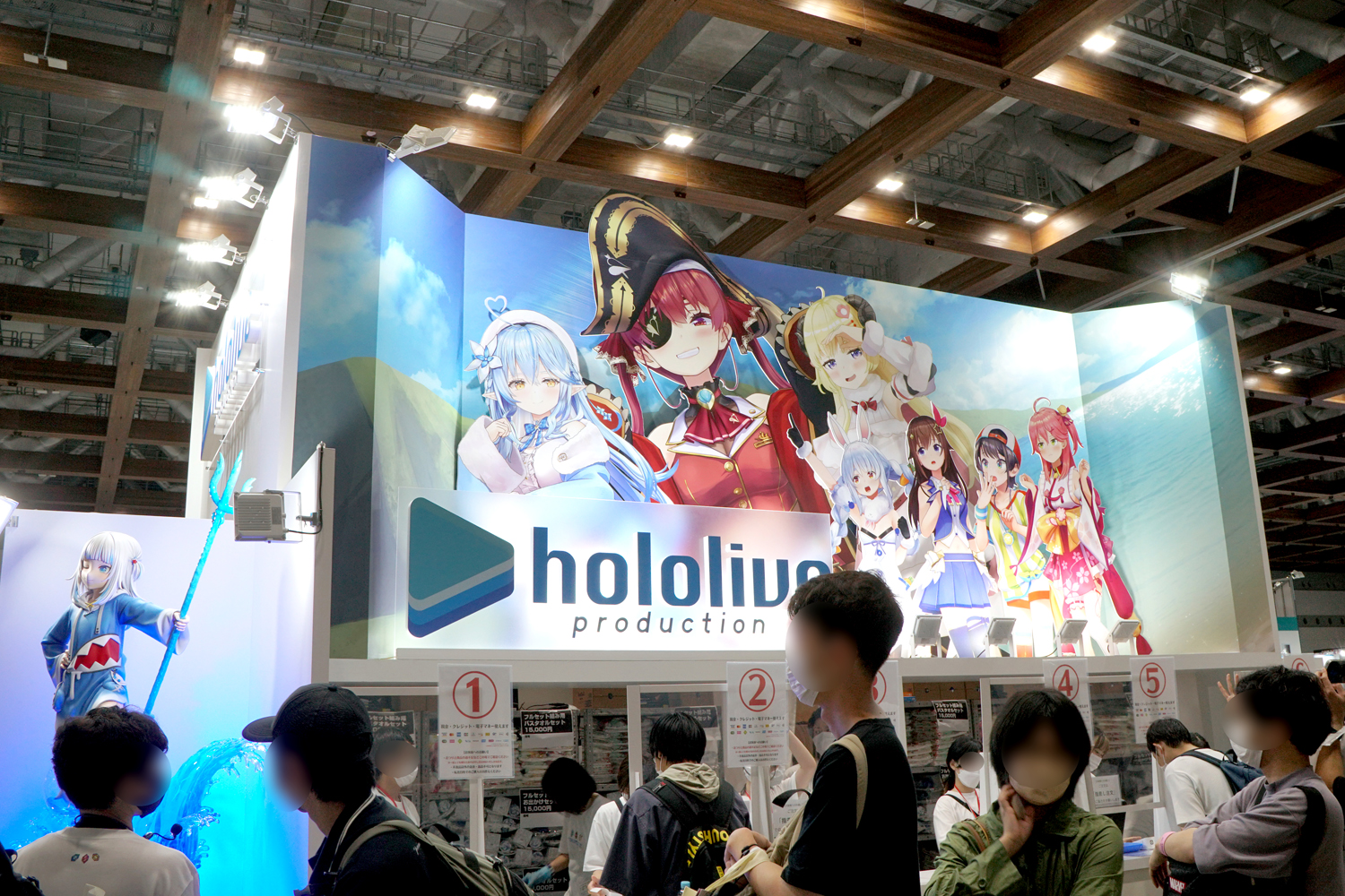 C100 企業ブース hololive