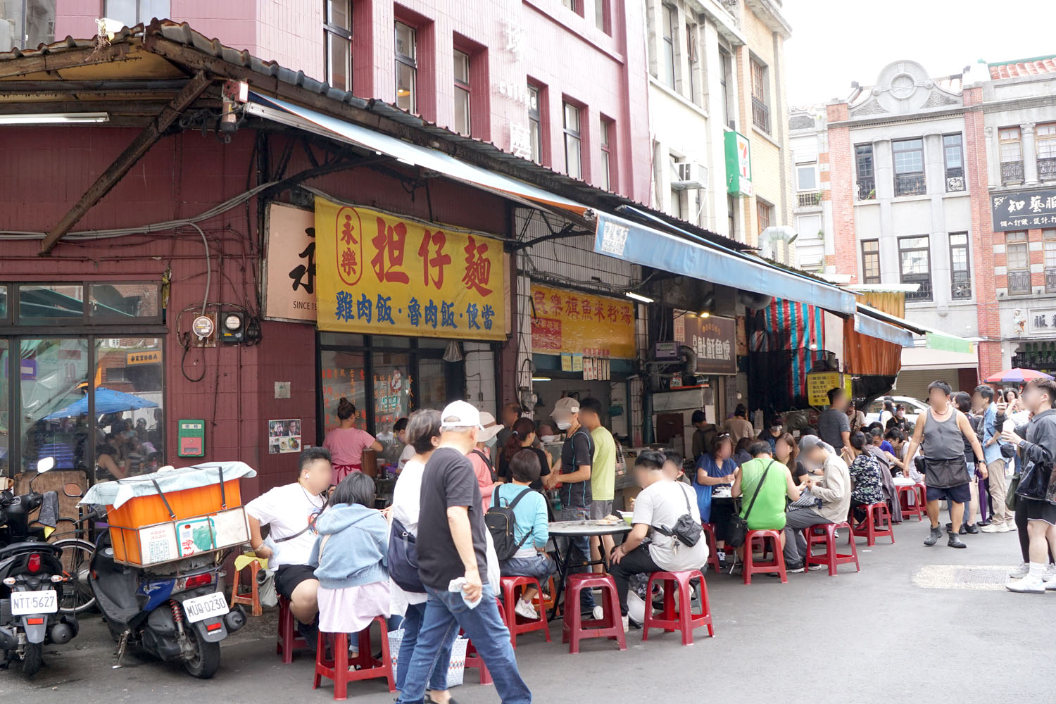 台湾 台北 迪化街 永楽市場 永樂担仔麵 孤独のグルメ 五郎さん 原味魯肉飯 老竹子三發包子