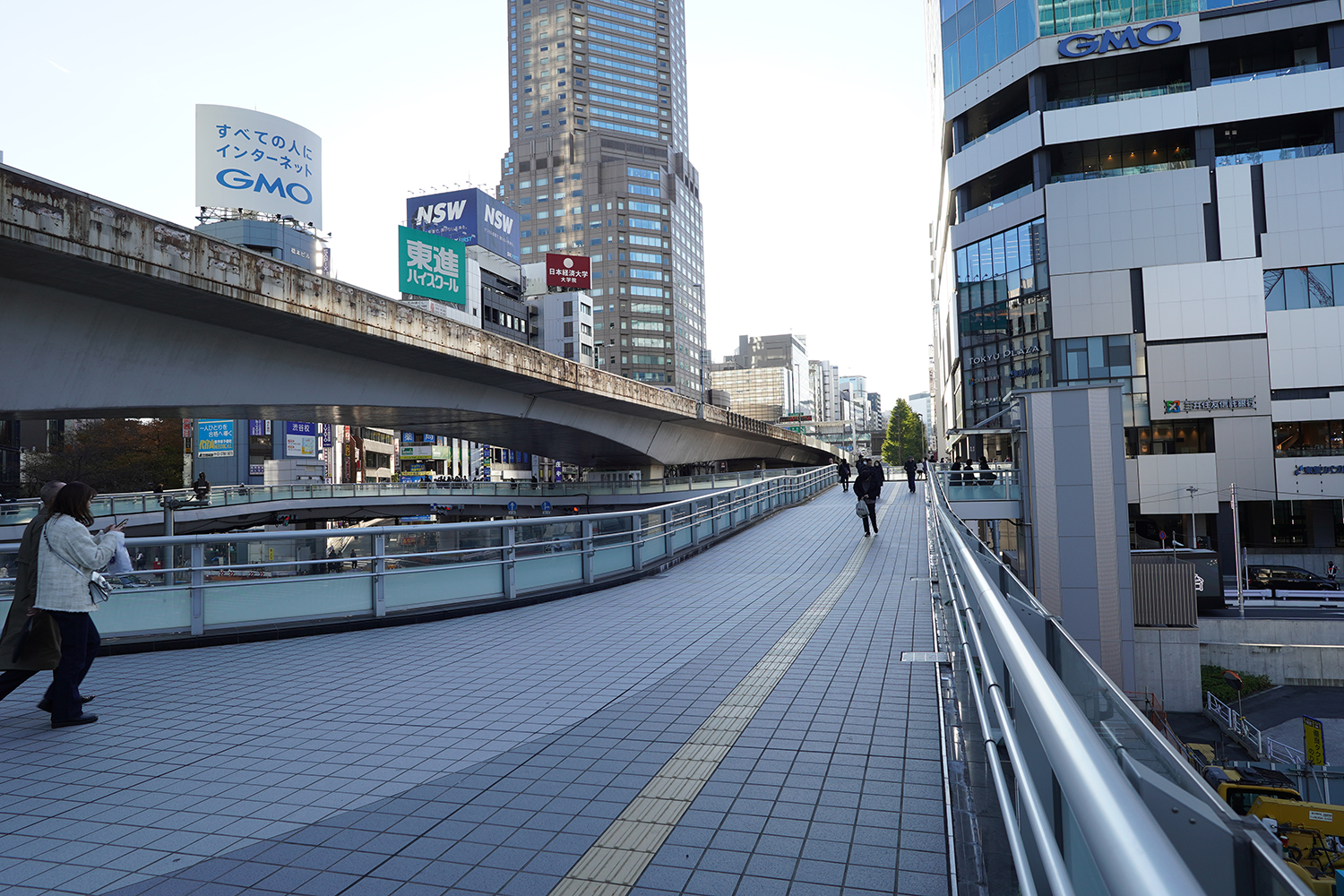 聖地巡礼 呪術廻戦 渋谷駅西口歩道橋デッキ