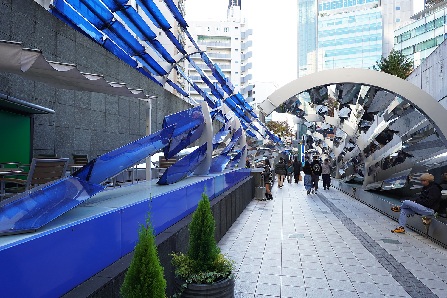 聖地巡礼 呪術廻戦 LOUVERS OF MIRROR