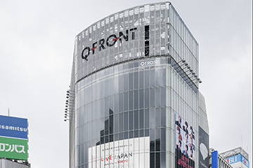 渋谷スクランブル交差点の「SHIBUYA TSUTAYA」がアニメの聖地に変貌!?